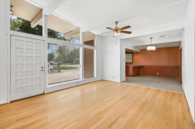 6946 Cole Creek Drive, Houston, TX 77092