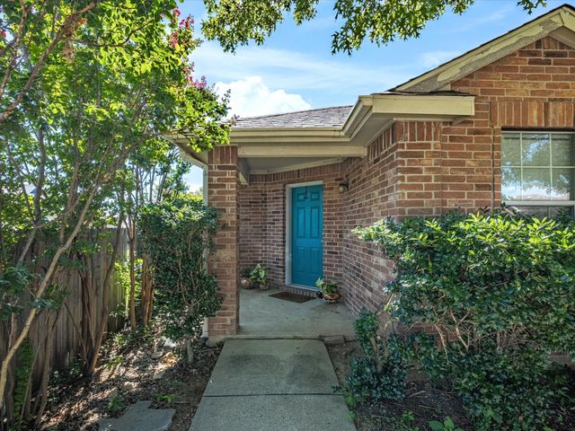 505 Creekbend Street, Crowley, TX 76036