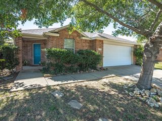 505 Creekbend Street, Crowley, TX 76036