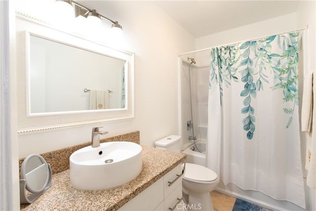 9551 Via Ricardo, Burbank, CA 91504