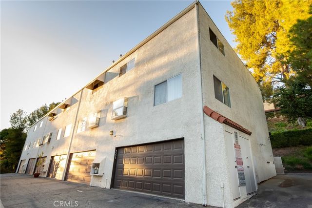 9551 Via Ricardo, Burbank, CA 91504