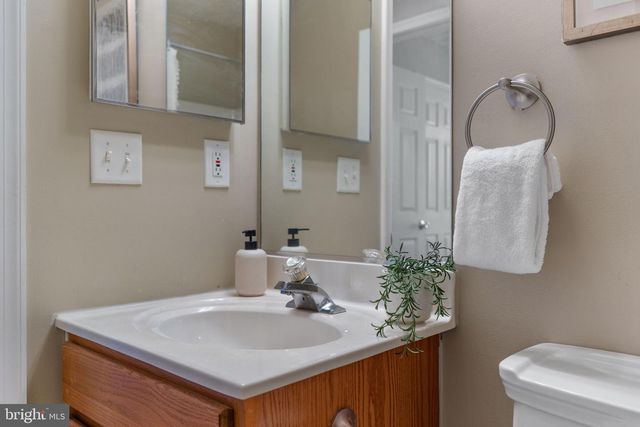 1215 MARKHAM LN, Pasadena, MD 21122