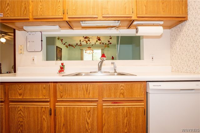 7 Sunmist E, Amherst, NY 14228