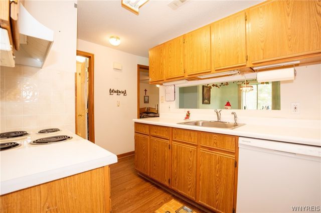 7 Sunmist E, Amherst, NY 14228