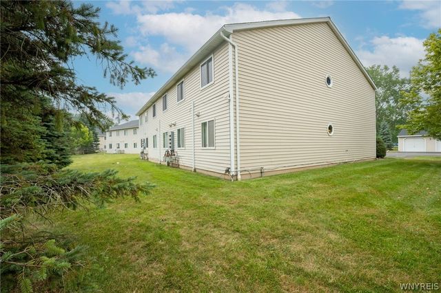 7 Sunmist E, Amherst, NY 14228