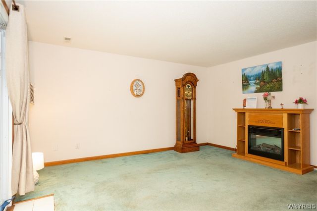 7 Sunmist E, Amherst, NY 14228