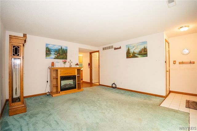 7 Sunmist E, Amherst, NY 14228