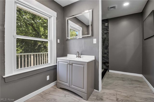2231 Bellfield Avenue, Cleveland Heights, OH 44106