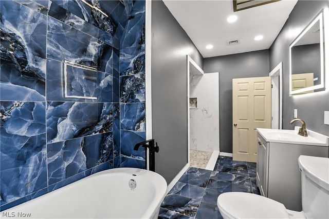 2231 Bellfield Avenue, Cleveland Heights, OH 44106
