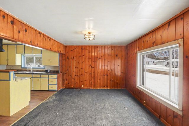 718 S Mill Street, Reed City, MI 49677