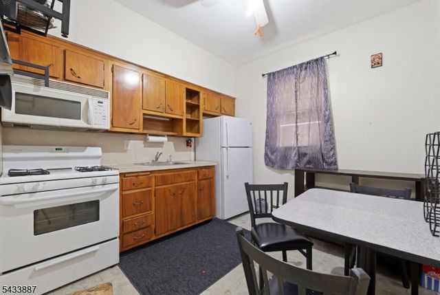 598 Van Houten Ave, Clifton City, NJ 07013