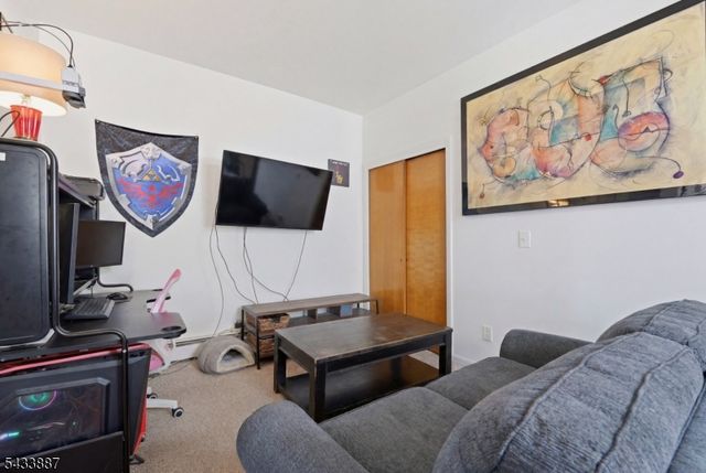 598 Van Houten Ave, Clifton City, NJ 07013