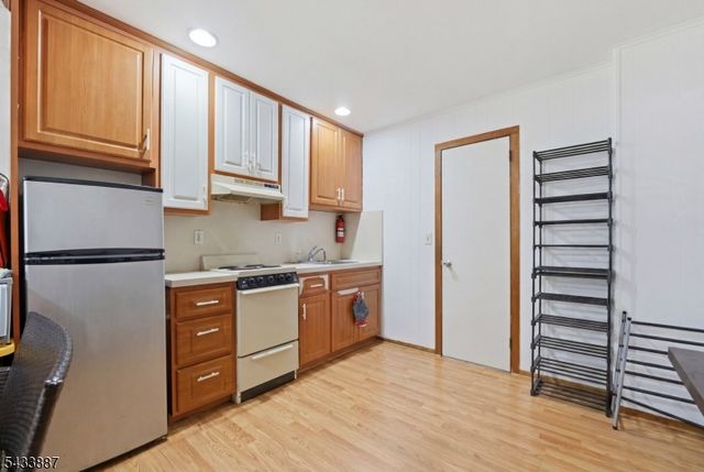 598 Van Houten Ave, Clifton City, NJ 07013