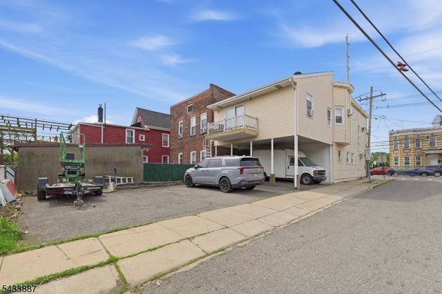 598 Van Houten Ave, Clifton City, NJ 07013