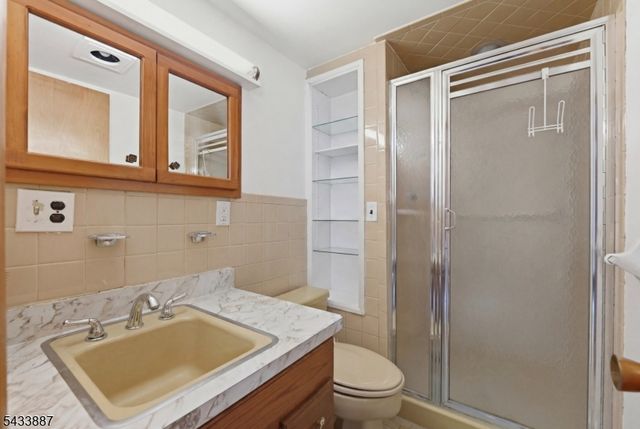 598 Van Houten Ave, Clifton City, NJ 07013