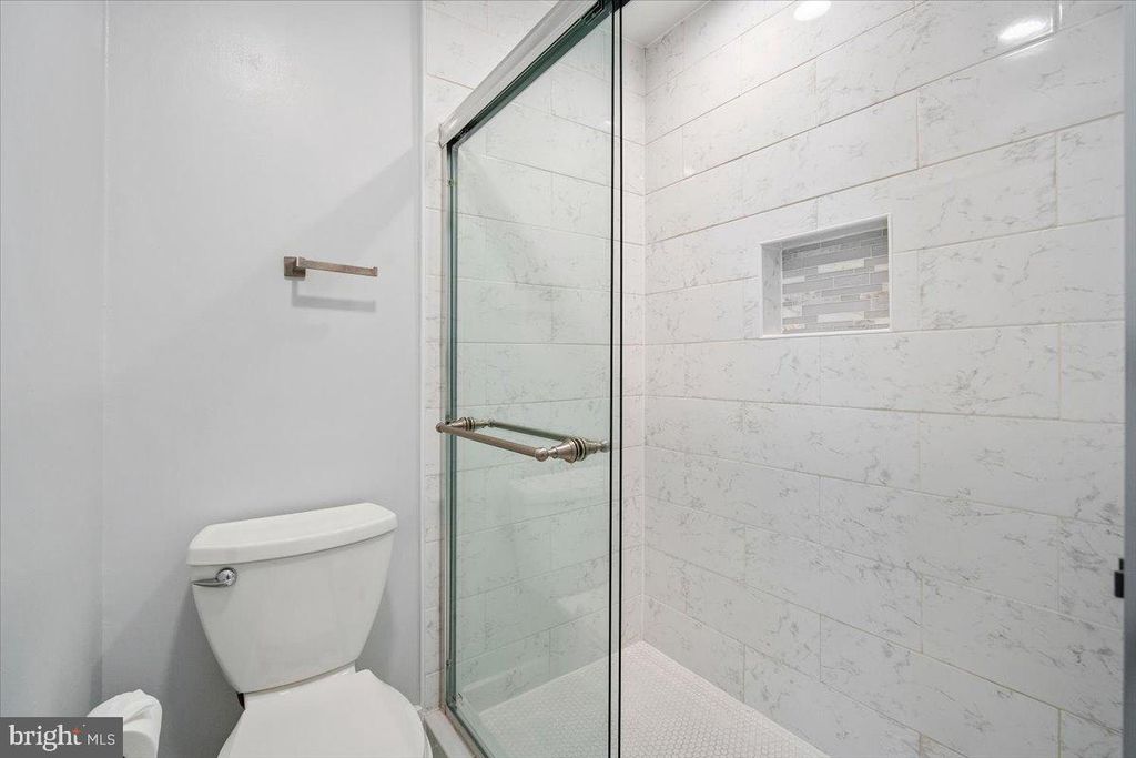 Image 16 of property listing at 3912 GELDING LN, Olney, MD 20832