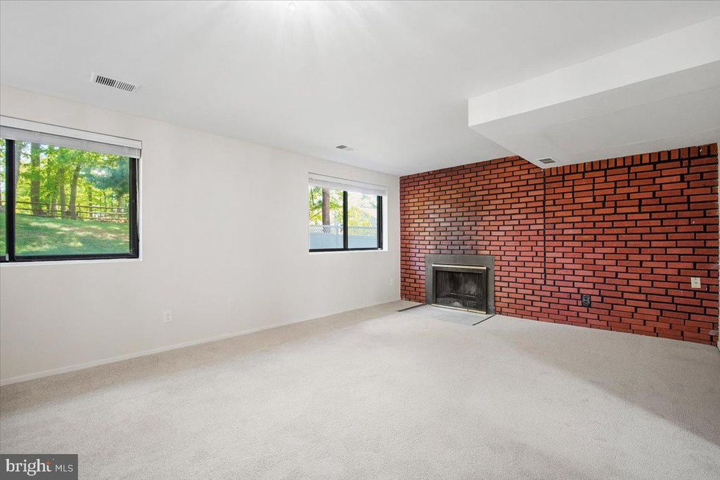 Image 21 of property listing at 3912 GELDING LN, Olney, MD 20832