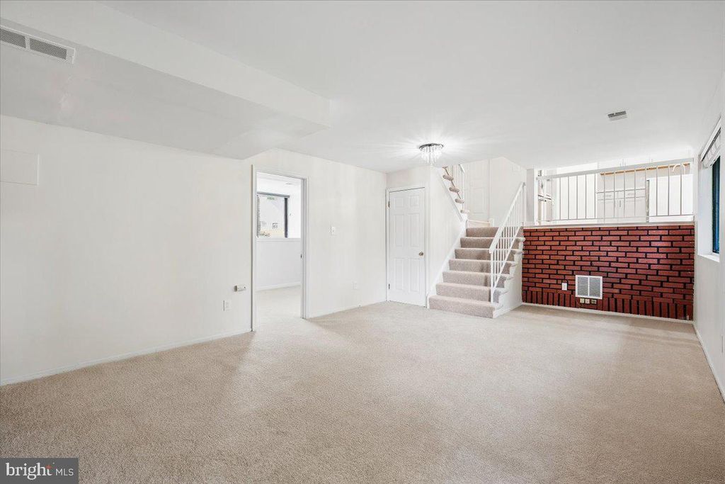 Image 23 of property listing at 3912 GELDING LN, Olney, MD 20832