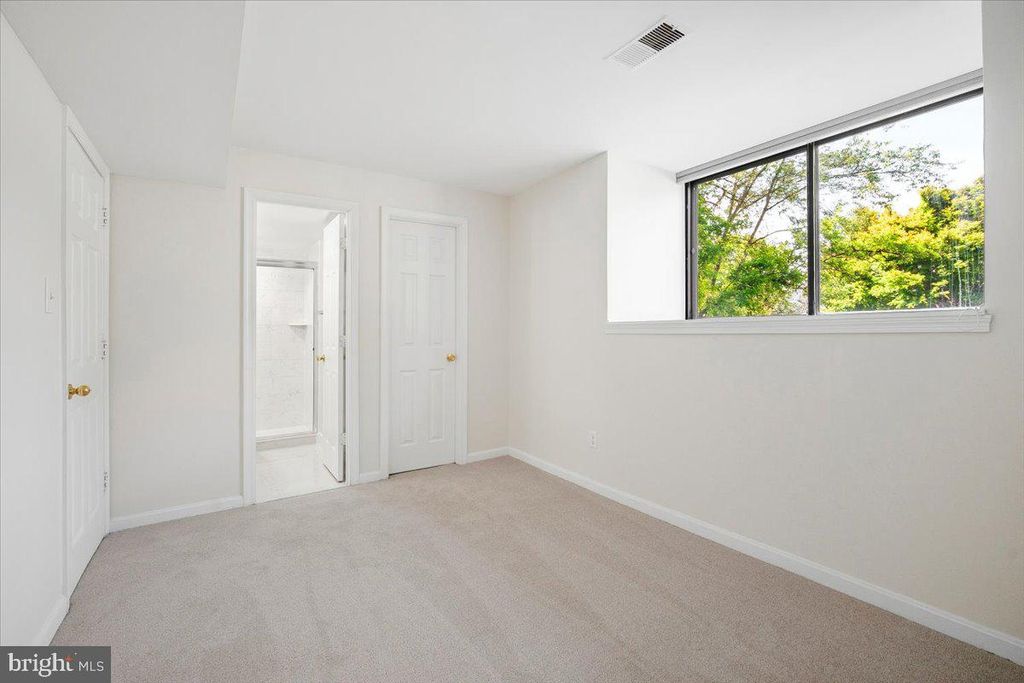 Image 25 of property listing at 3912 GELDING LN, Olney, MD 20832