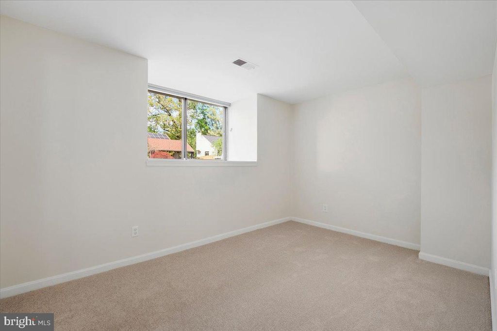 Image 26 of property listing at 3912 GELDING LN, Olney, MD 20832