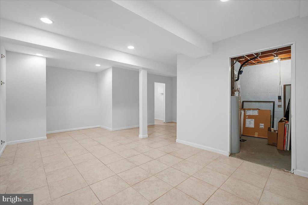 Image 32 of property listing at 3912 GELDING LN, Olney, MD 20832