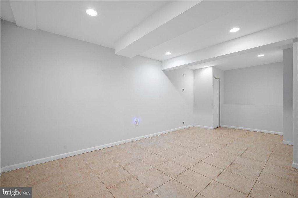 Image 33 of property listing at 3912 GELDING LN, Olney, MD 20832