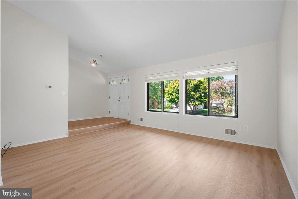 Image 4 of property listing at 3912 GELDING LN, Olney, MD 20832