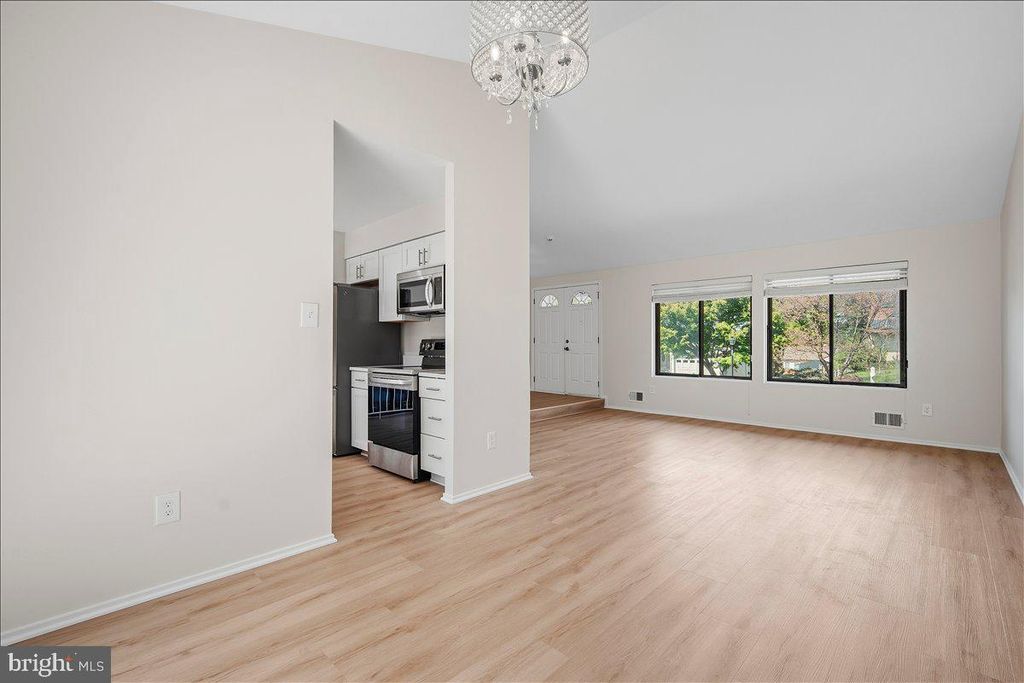 Image 6 of property listing at 3912 GELDING LN, Olney, MD 20832