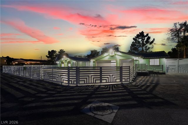 3160 East Viking Road, Las Vegas, NV 89121