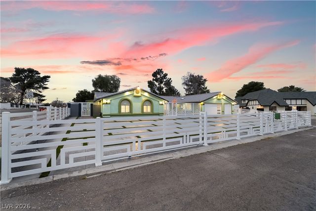 3160 East Viking Road, Las Vegas, NV 89121