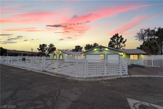 3160 East Viking Road, Las Vegas, NV 89121