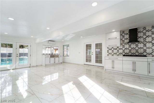 3160 East Viking Road, Las Vegas, NV 89121