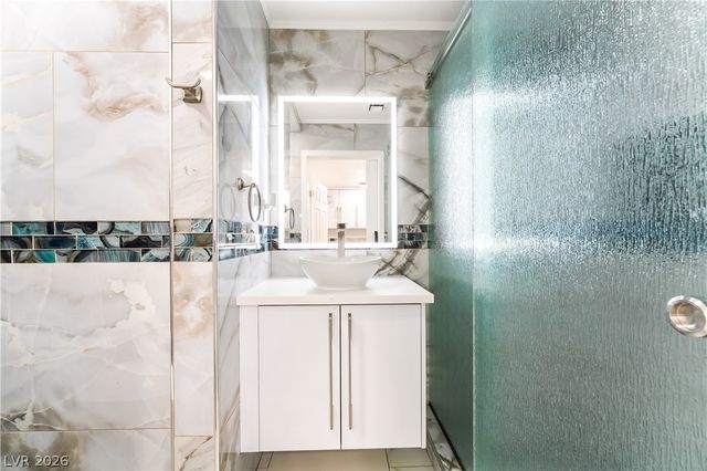 3160 East Viking Road, Las Vegas, NV 89121