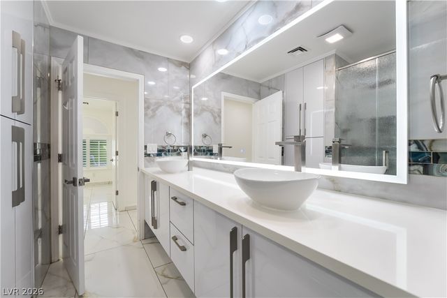 3160 East Viking Road, Las Vegas, NV 89121