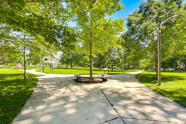 240 S Marion Street 1N, Oak Park, IL 60302