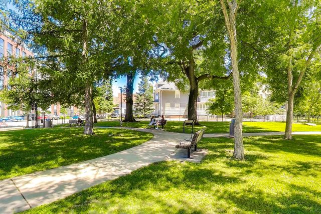 240 S Marion Street 1N, Oak Park, IL 60302