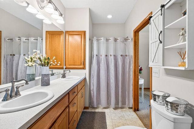 5608 105th Avenue N, Brooklyn Park, MN 55443