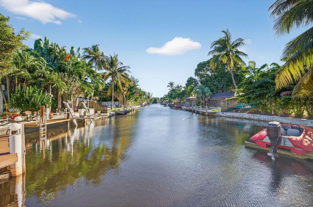 1570 NE 30th Pl, Oakland Park, FL 33334