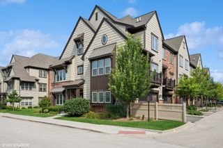 624 Parkside Court, Libertyville, IL 60048