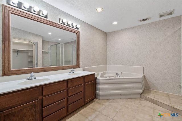 325 Booth Drive, San Marcos, TX 78666