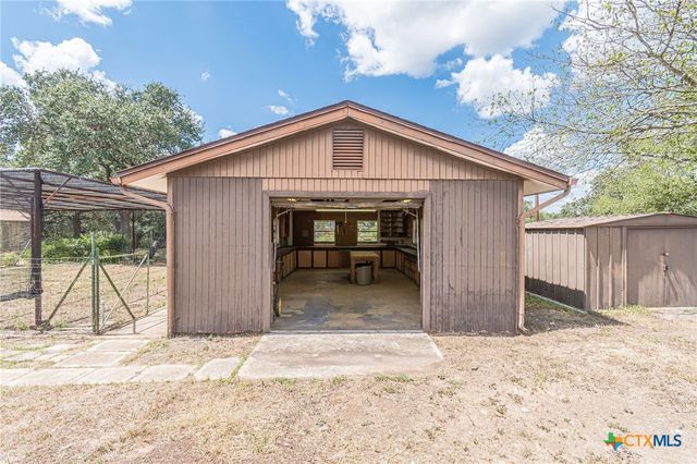 325 Booth Drive, San Marcos, TX 78666