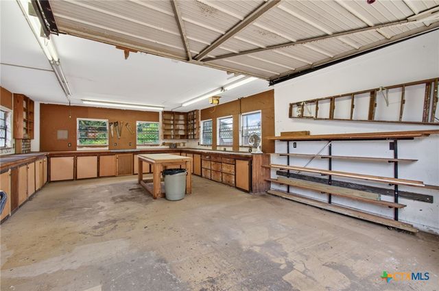 325 Booth Drive, San Marcos, TX 78666