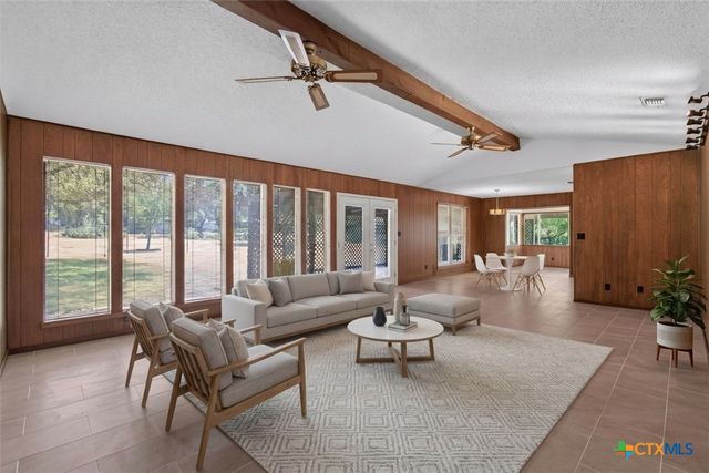 325 Booth Drive, San Marcos, TX 78666