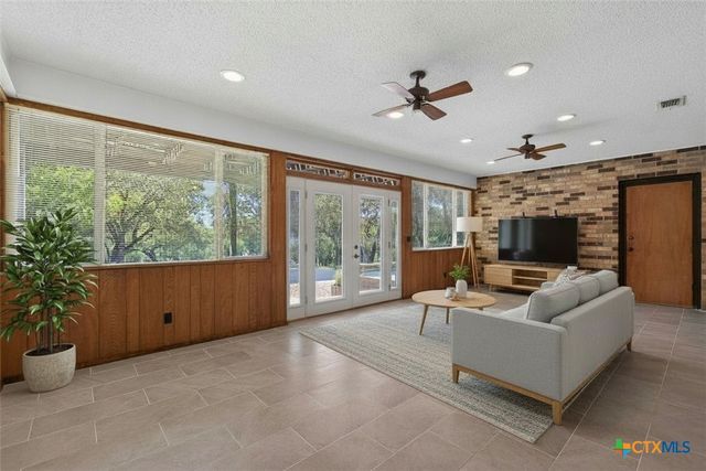 325 Booth Drive, San Marcos, TX 78666