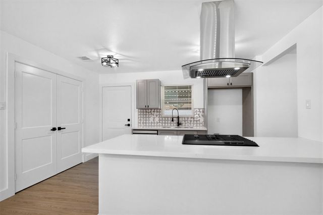 1015 Roper Street, Houston, TX 77034