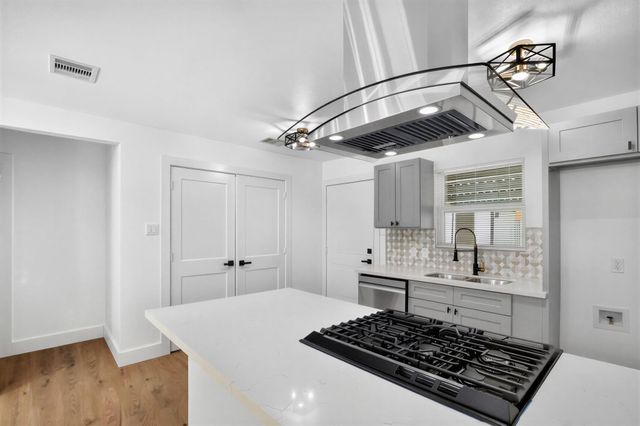 1015 Roper Street, Houston, TX 77034