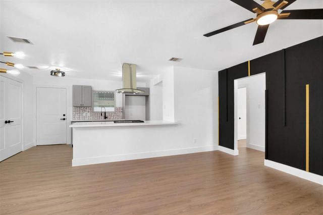 1015 Roper Street, Houston, TX 77034