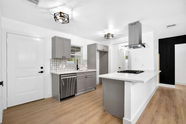 1015 Roper Street, Houston, TX 77034