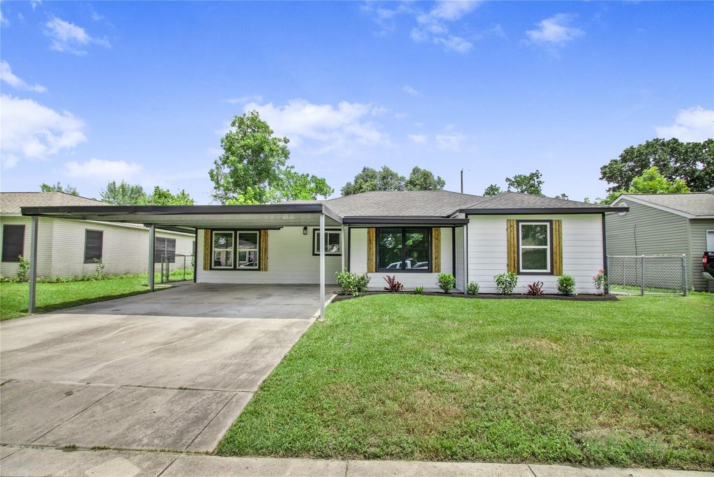 1015 Roper Street, Houston, TX 77034