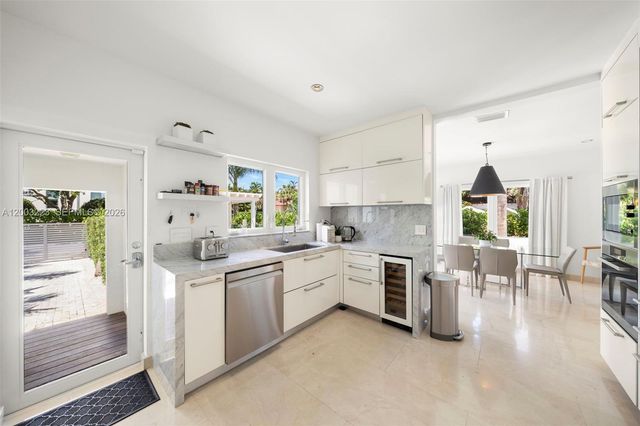 330 E San Marino Dr, Miami Beach, FL 33139